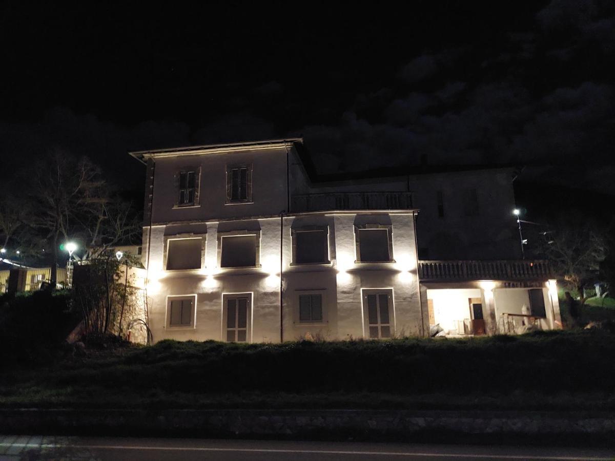 La Casa Del Mago Camere E Appartamenti Pissignano Kültér fotó